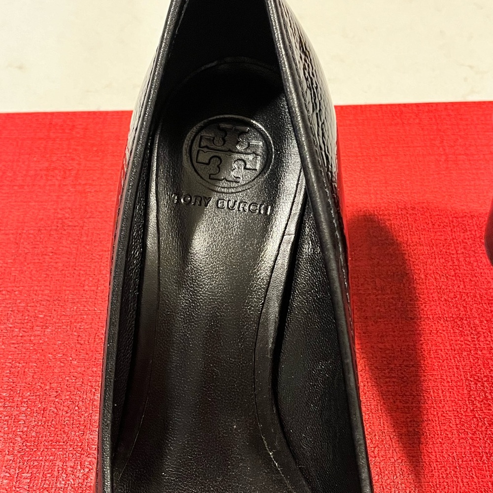 TORY BURCH PRE-LOVED AUTHENTIC SIGNATURE DOUBLE ‘T’ GOLD GENUINE LEATHER SHOES - Picture 17 of 17